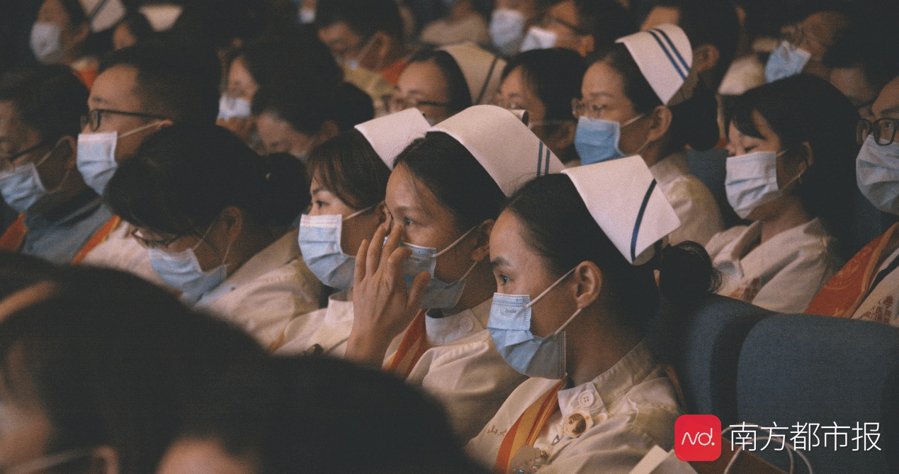 抗疫精神的光辉篇章，人物事迹的感人瞬间